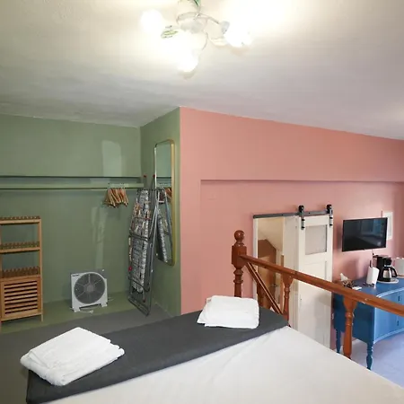 Point Semesterbostad Symi